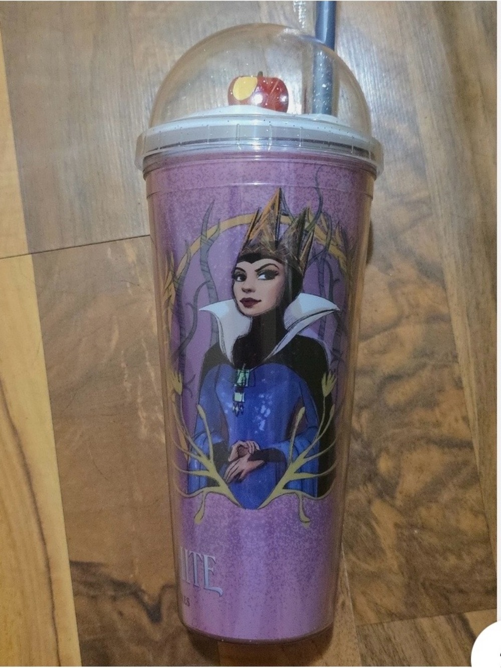 Snow White & Evil Queen Movie 2025 Tumbler Movie Red Apple in Lid w/Blue Straw - Picture 4 of 5